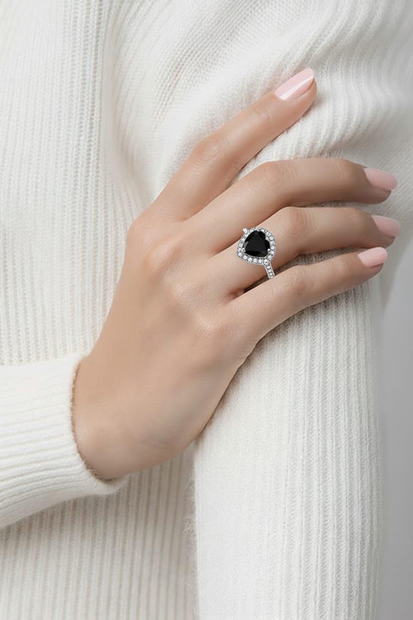 Anillo Piedra Central Corazón Negro